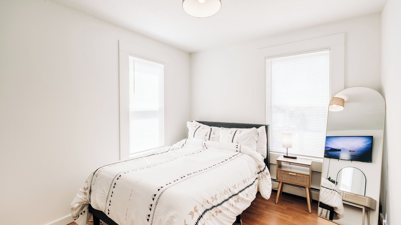 Photo of Bedroom in Summit - University