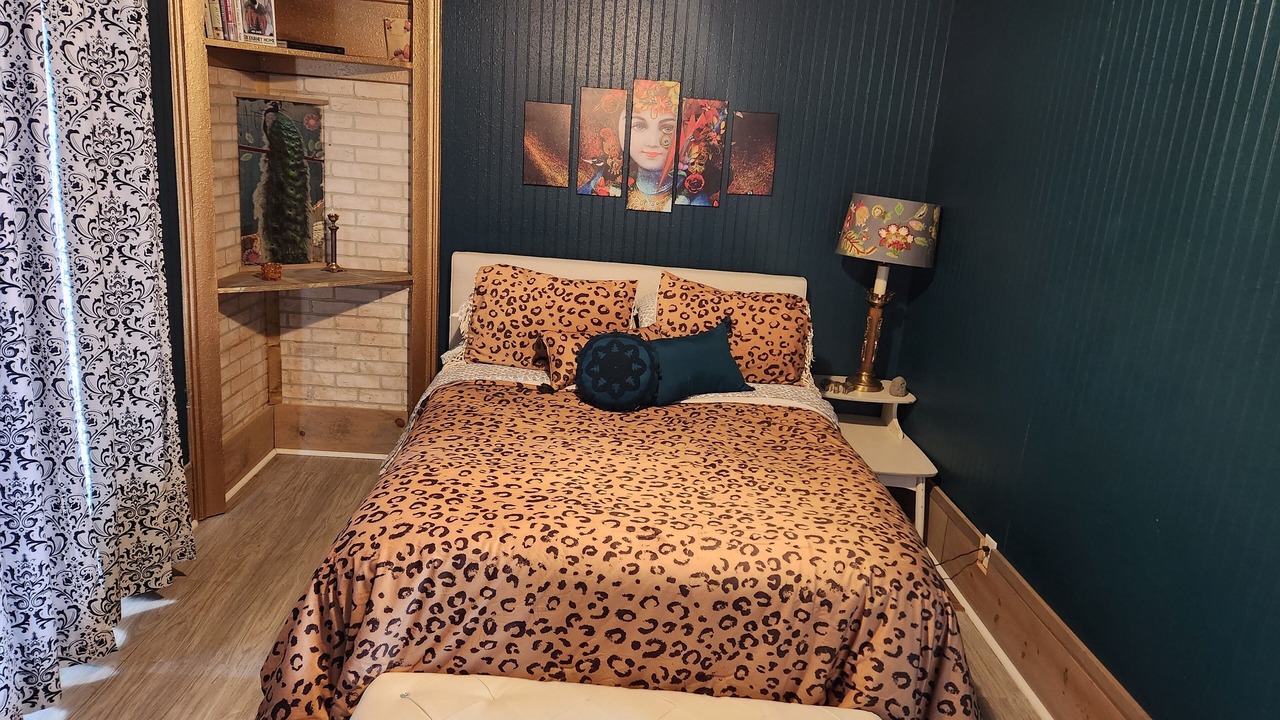 Photo of Bedroom in Lansing