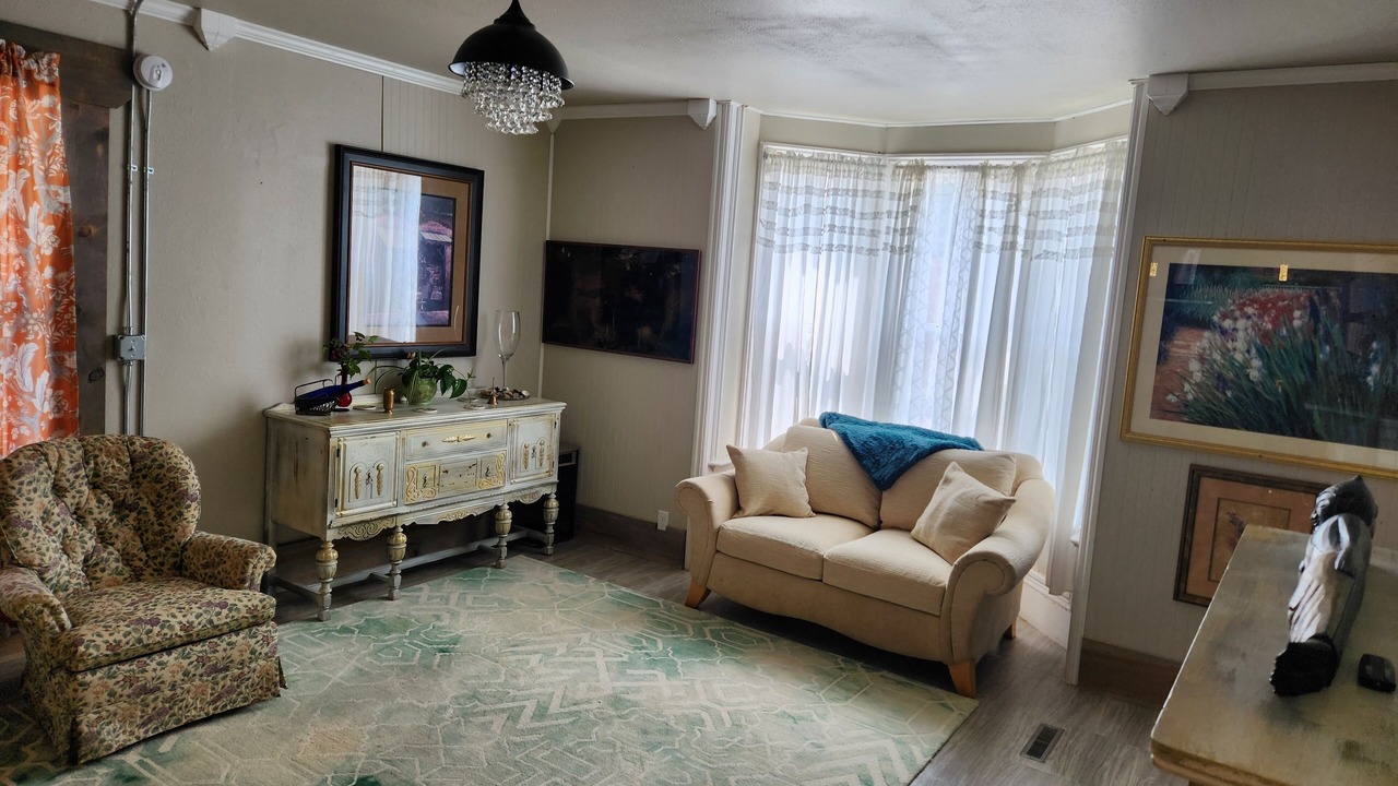 Photo of Livingroom in Lansing