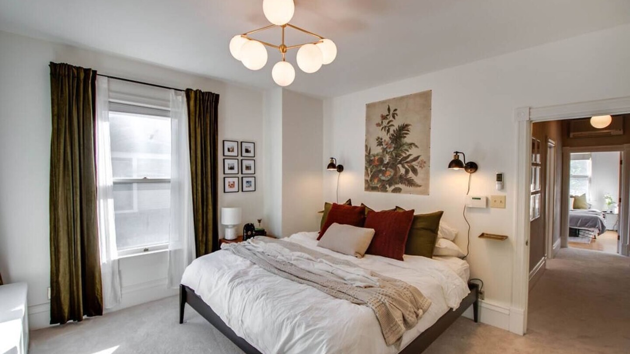 Photo of Bedroom in Summit - University