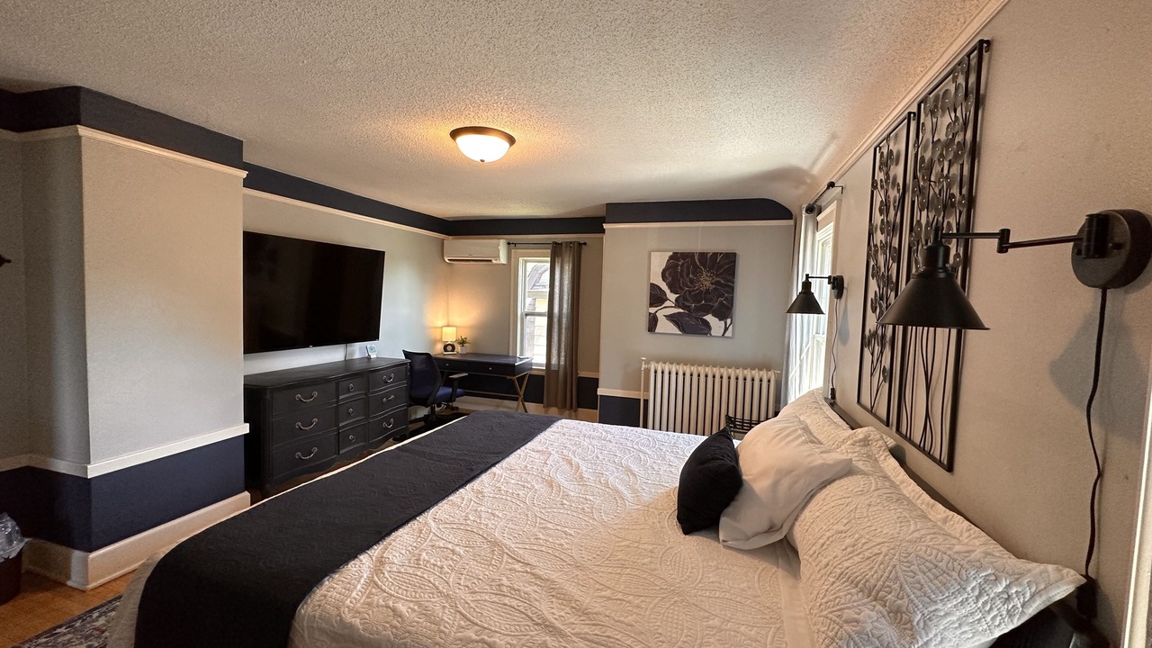 Photo of Bedroom in Midway
