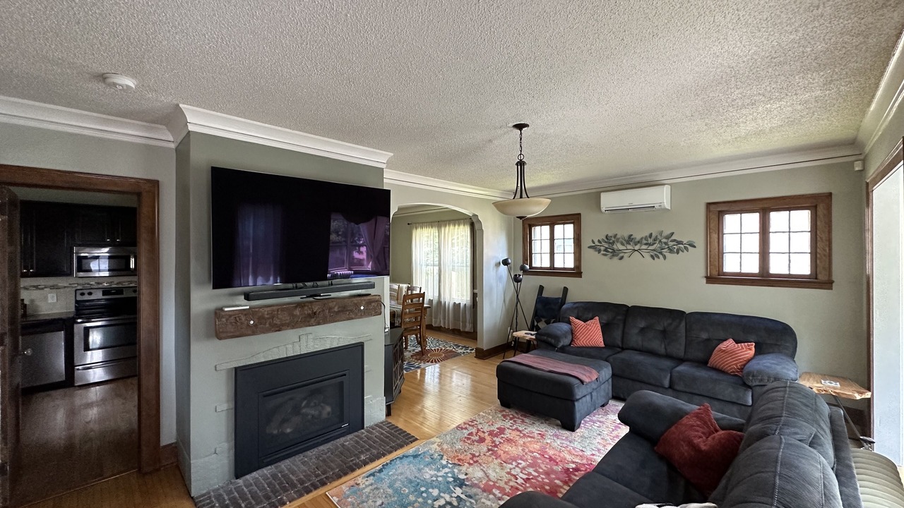 Photo of Livingroom in Midway