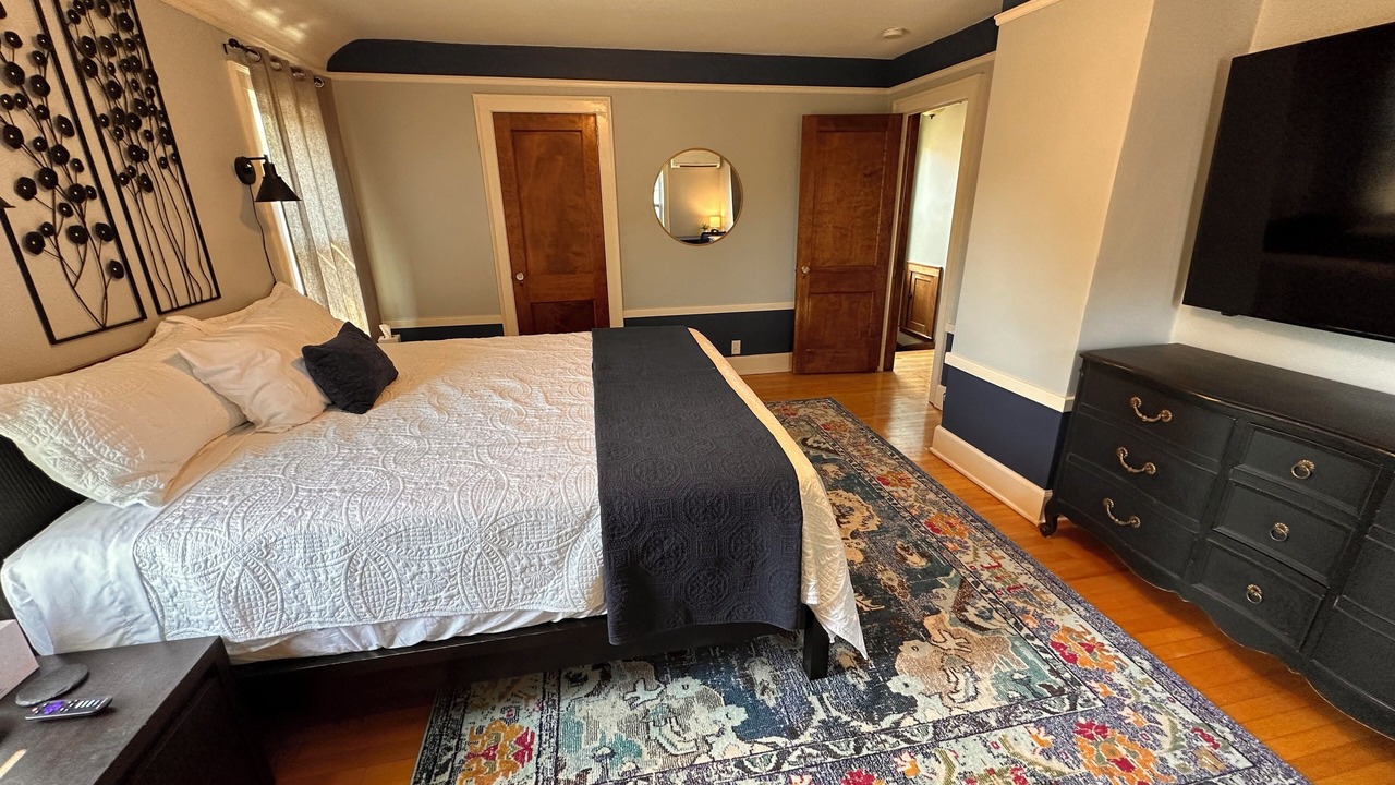 Photo of Bedroom in Midway