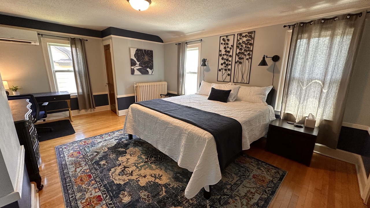 Photo of Bedroom in Midway