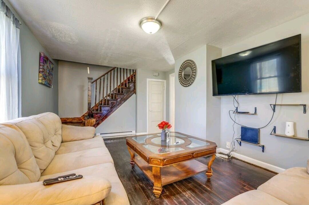 Photo of Livingroom in East Hartford