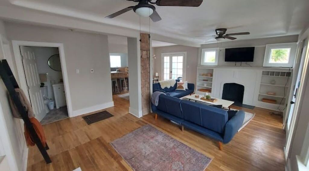 Photo of Livingroom in University Heights