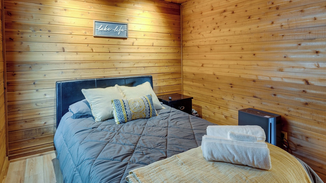 Photo of Bedroom in Maplewood