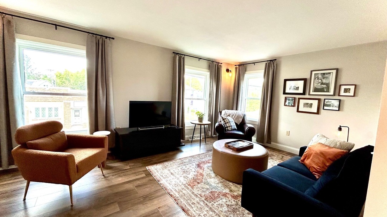 Photo of Livingroom in Rollingstone