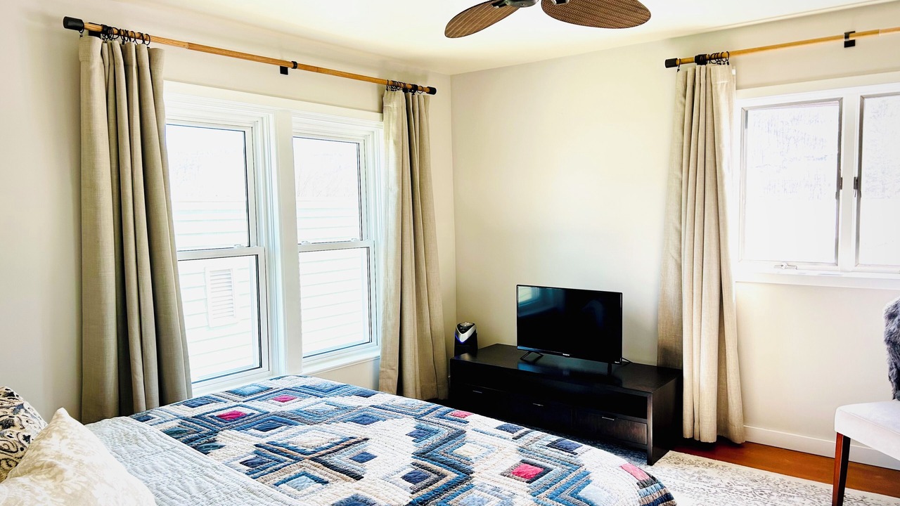 Photo of Bedroom in Rollingstone
