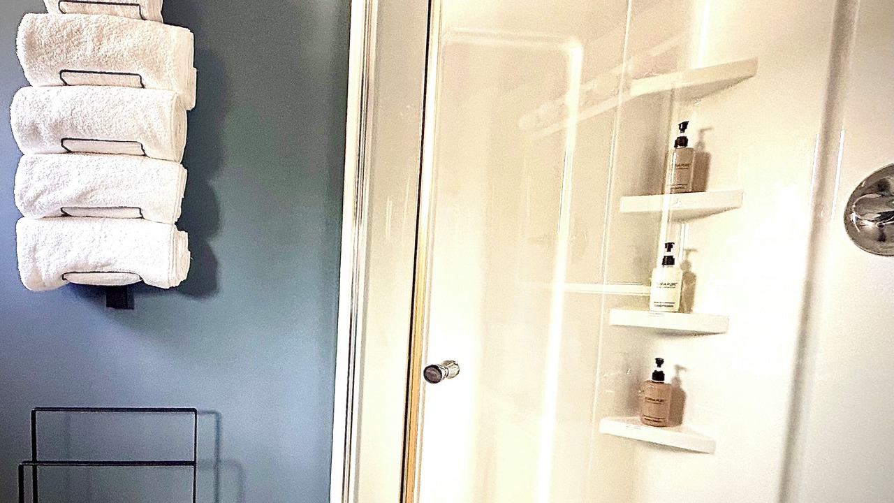 Photo of Bathroom in Rollingstone
