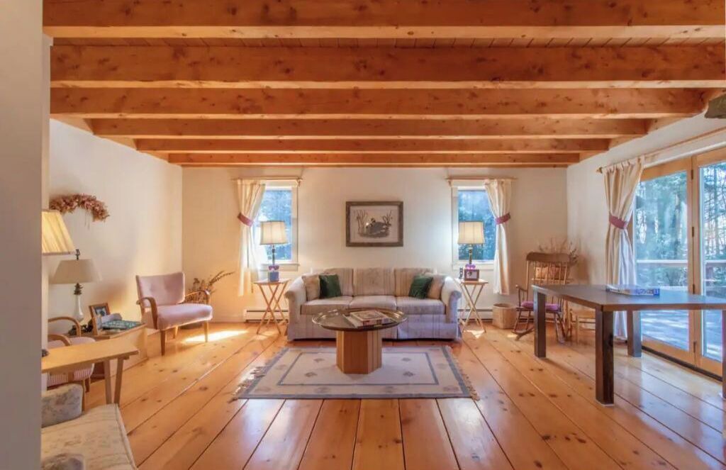 Photo of Livingroom in East Burke