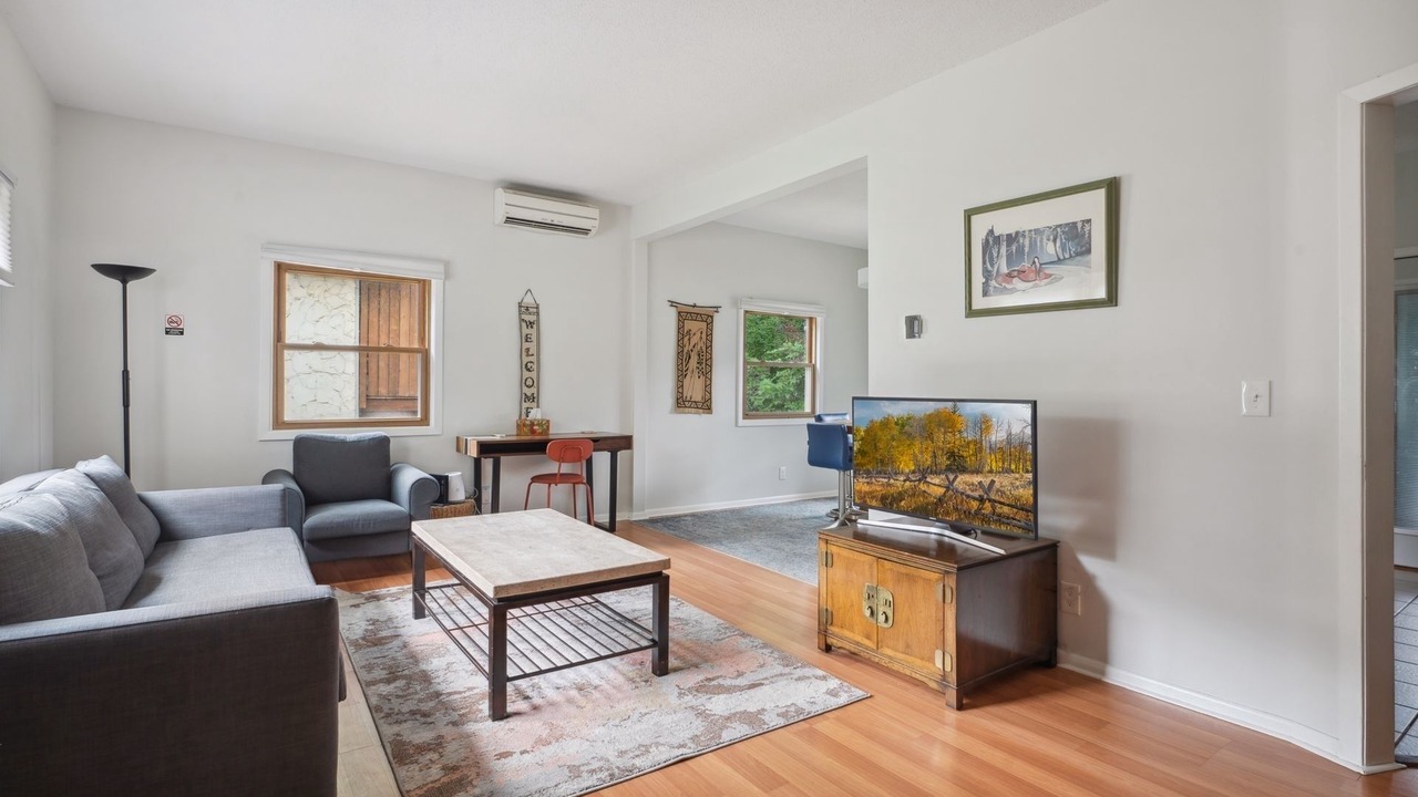 Photo of Livingroom in Keewaydin