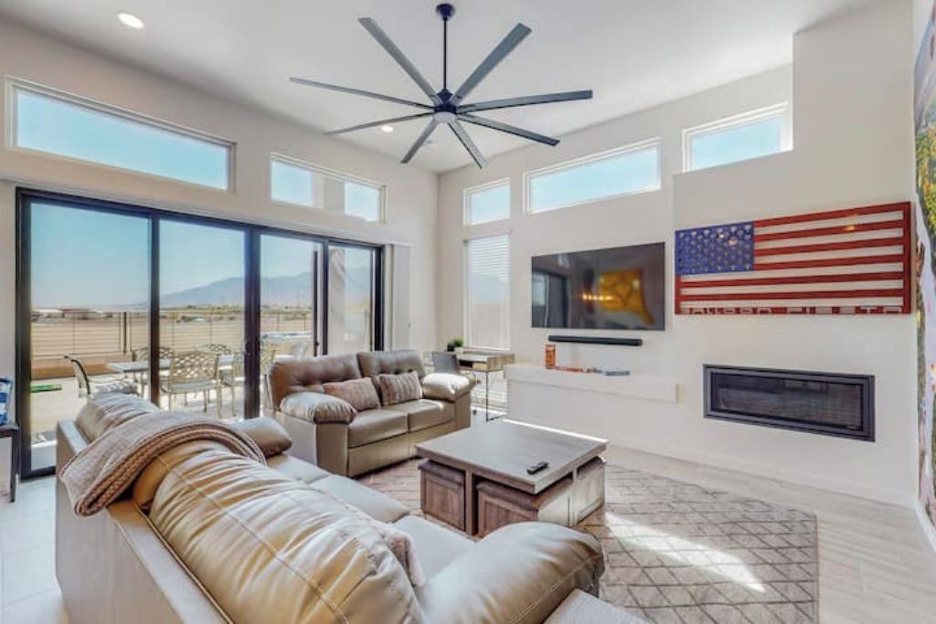 Photo of Livingroom in North Valley