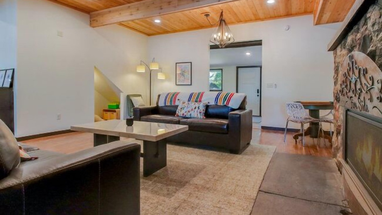 Photo of Livingroom in Jim Falls