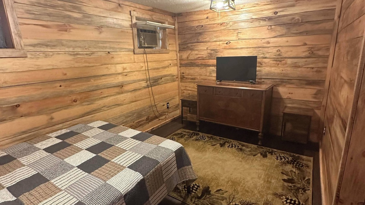 Photo of Bedroom in Huey