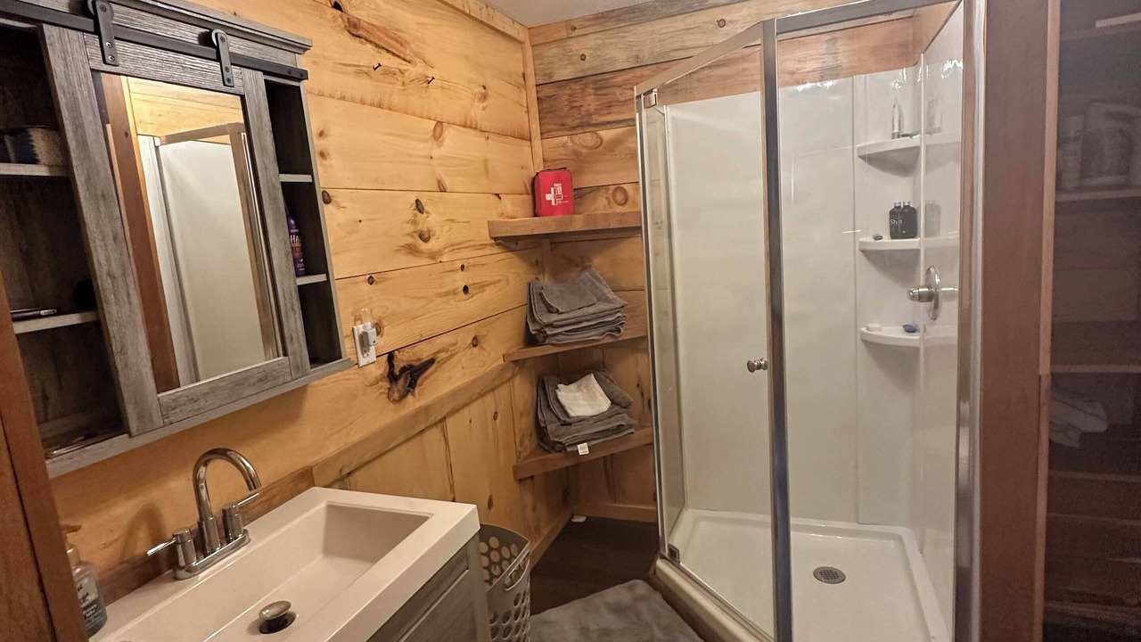 Photo of Bathroom in Huey