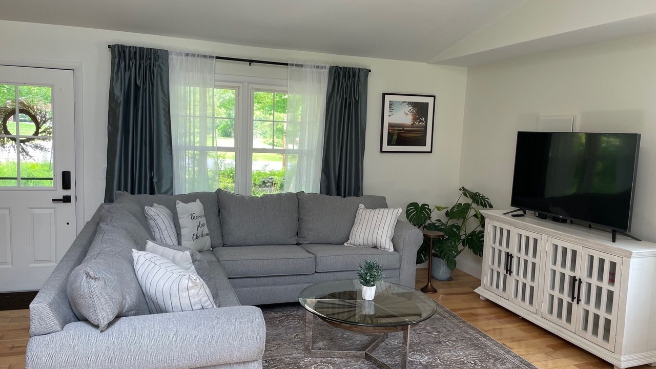 Photo of Livingroom in Greenfield Center