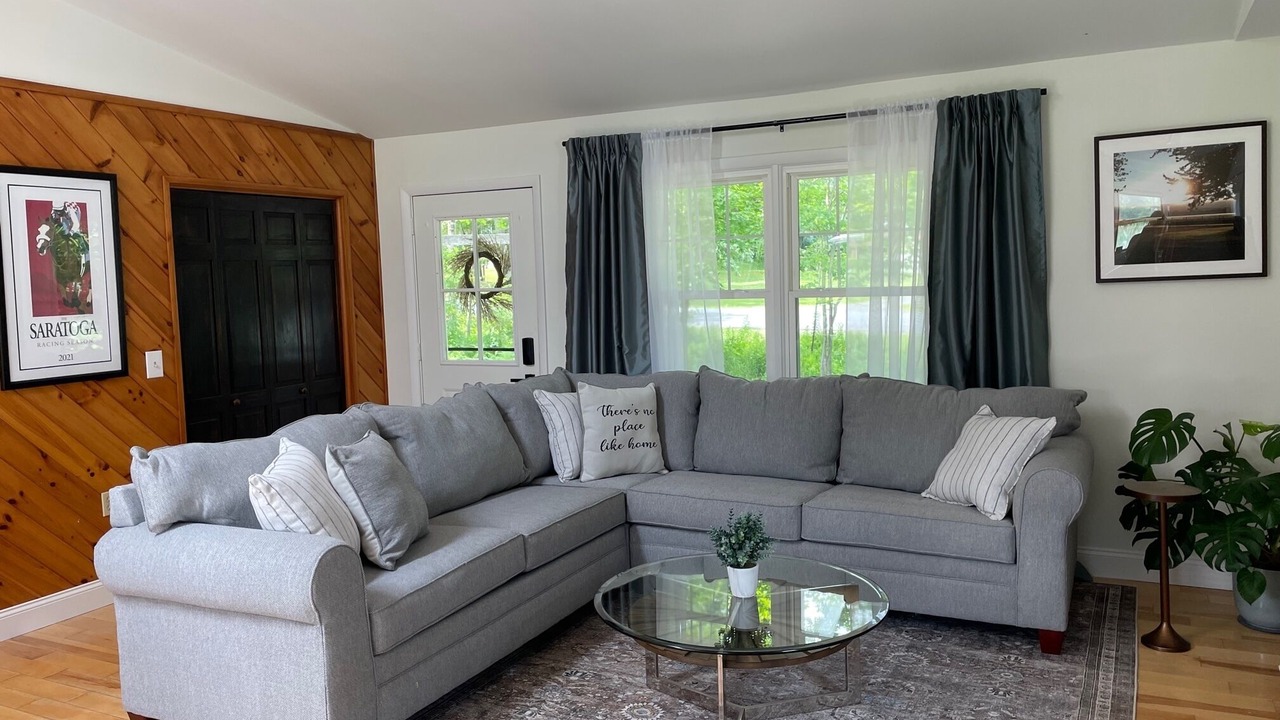 Photo of Livingroom in Greenfield Center
