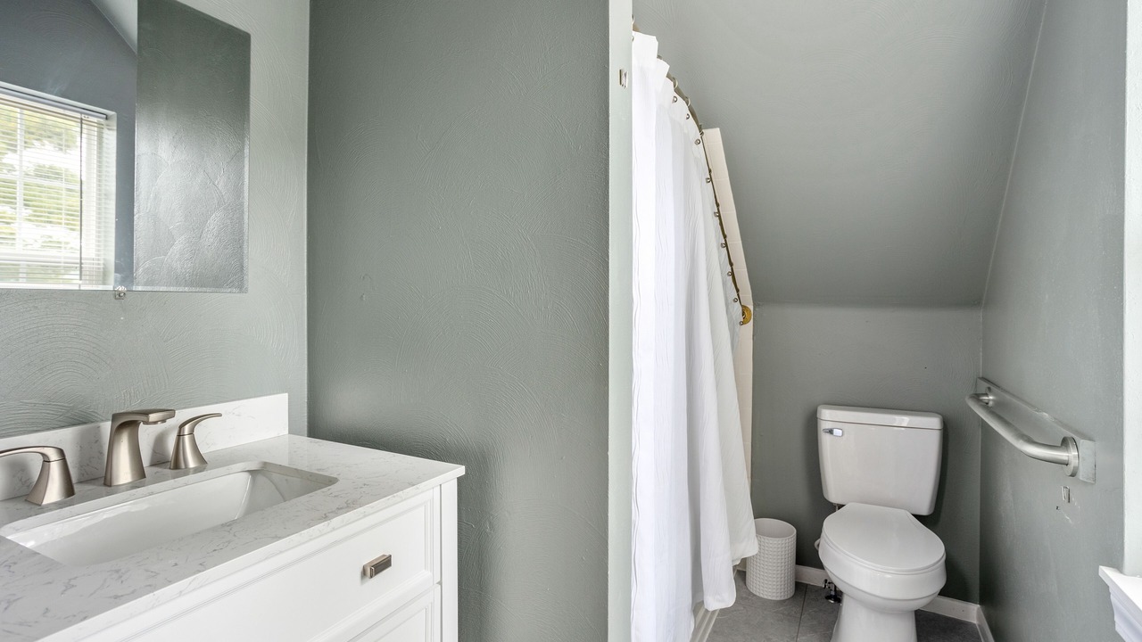 Photo of Bathroom in King