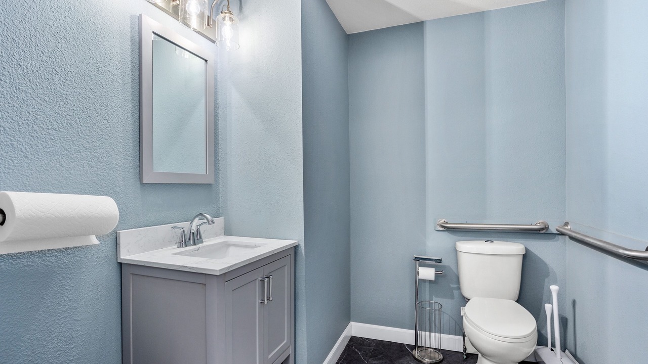 Photo of Bathroom in King
