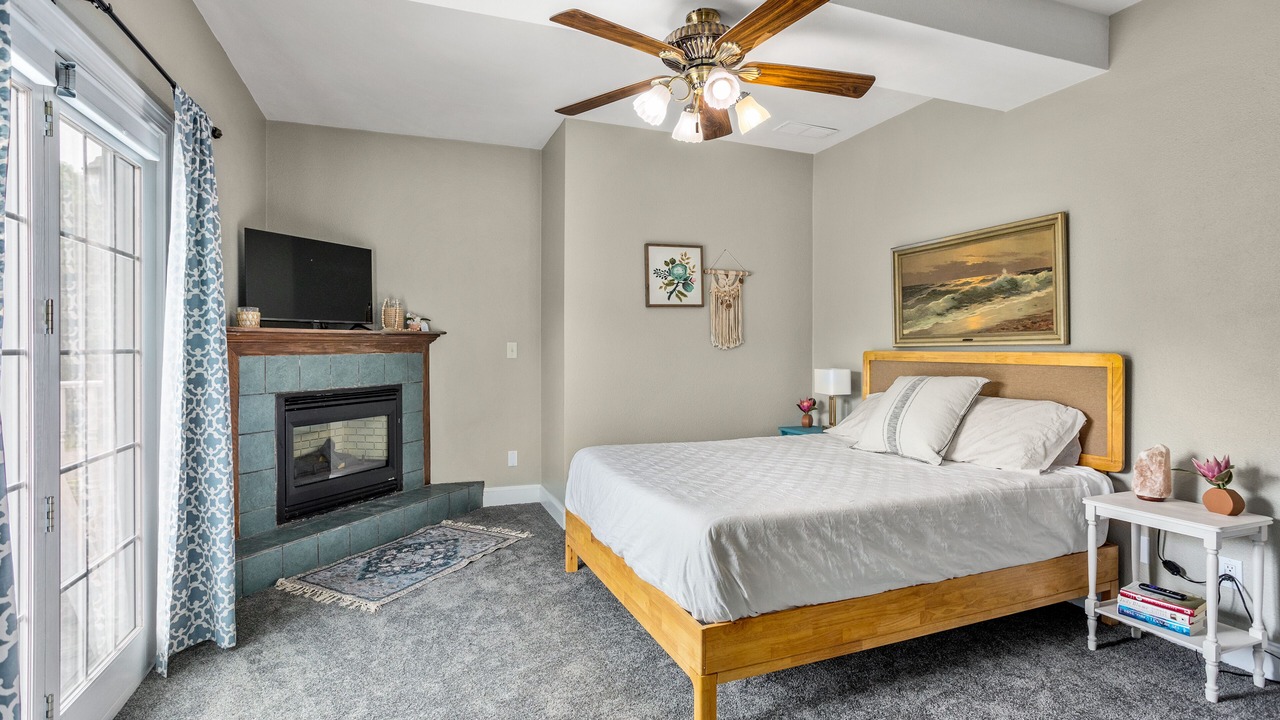 Photo of Bedroom in King