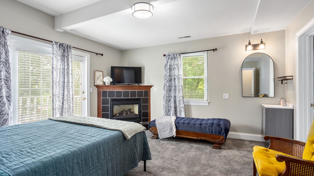 Photo of Bedroom in King