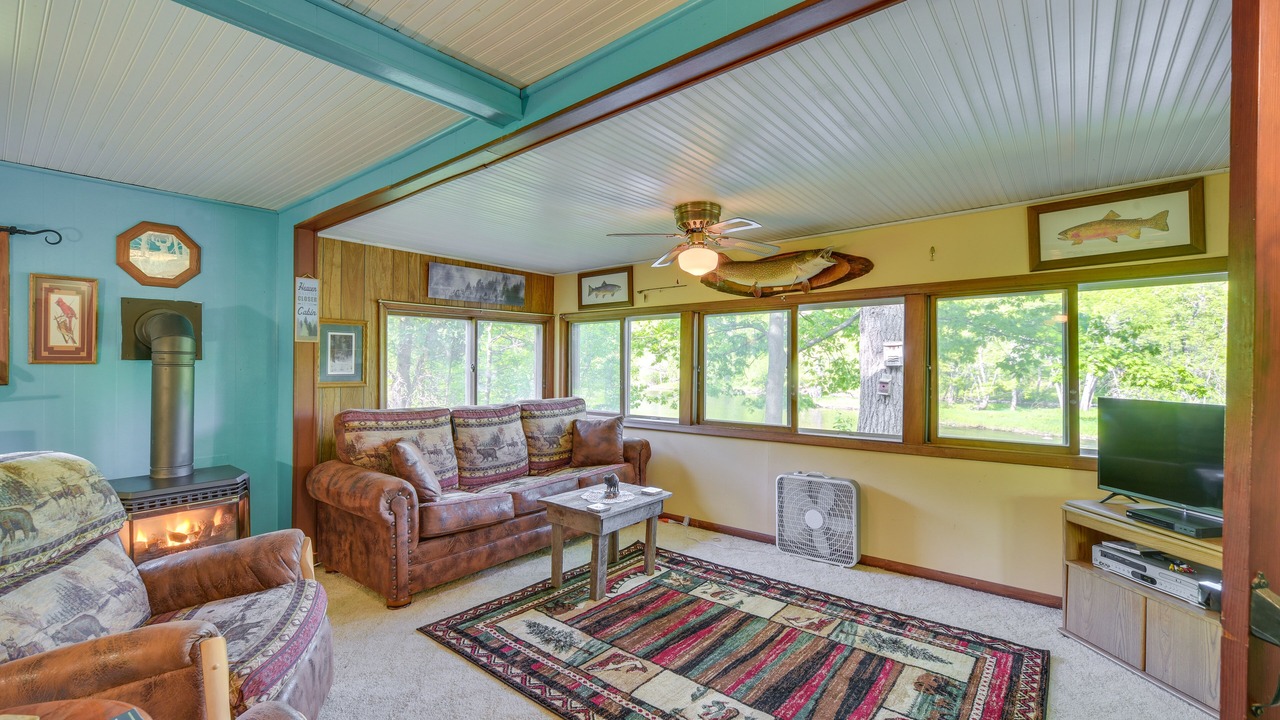 Photo of Livingroom in Pine City
