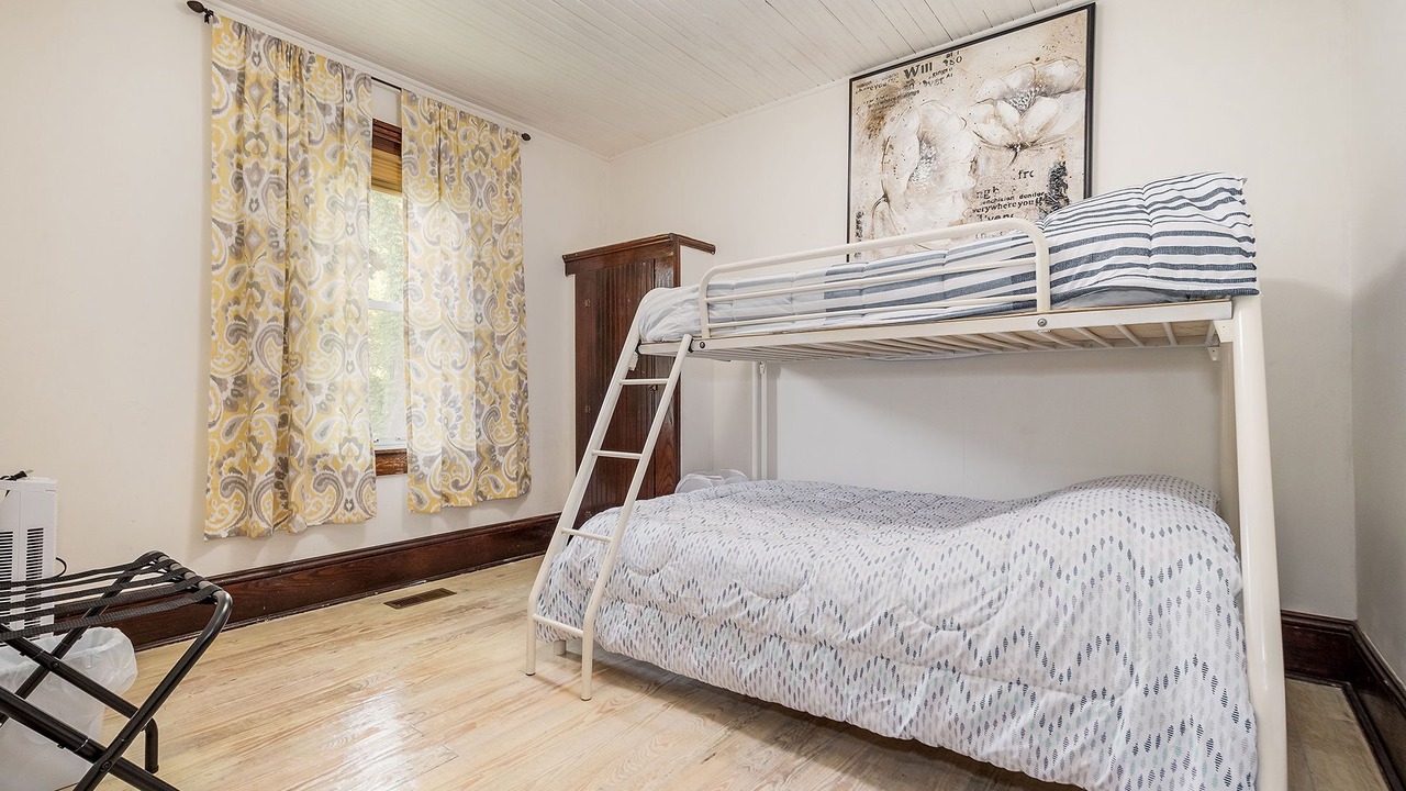 Photo of Bedroom in Rowlesburg