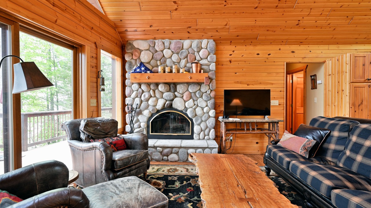 Photo of Livingroom in Stone Lake