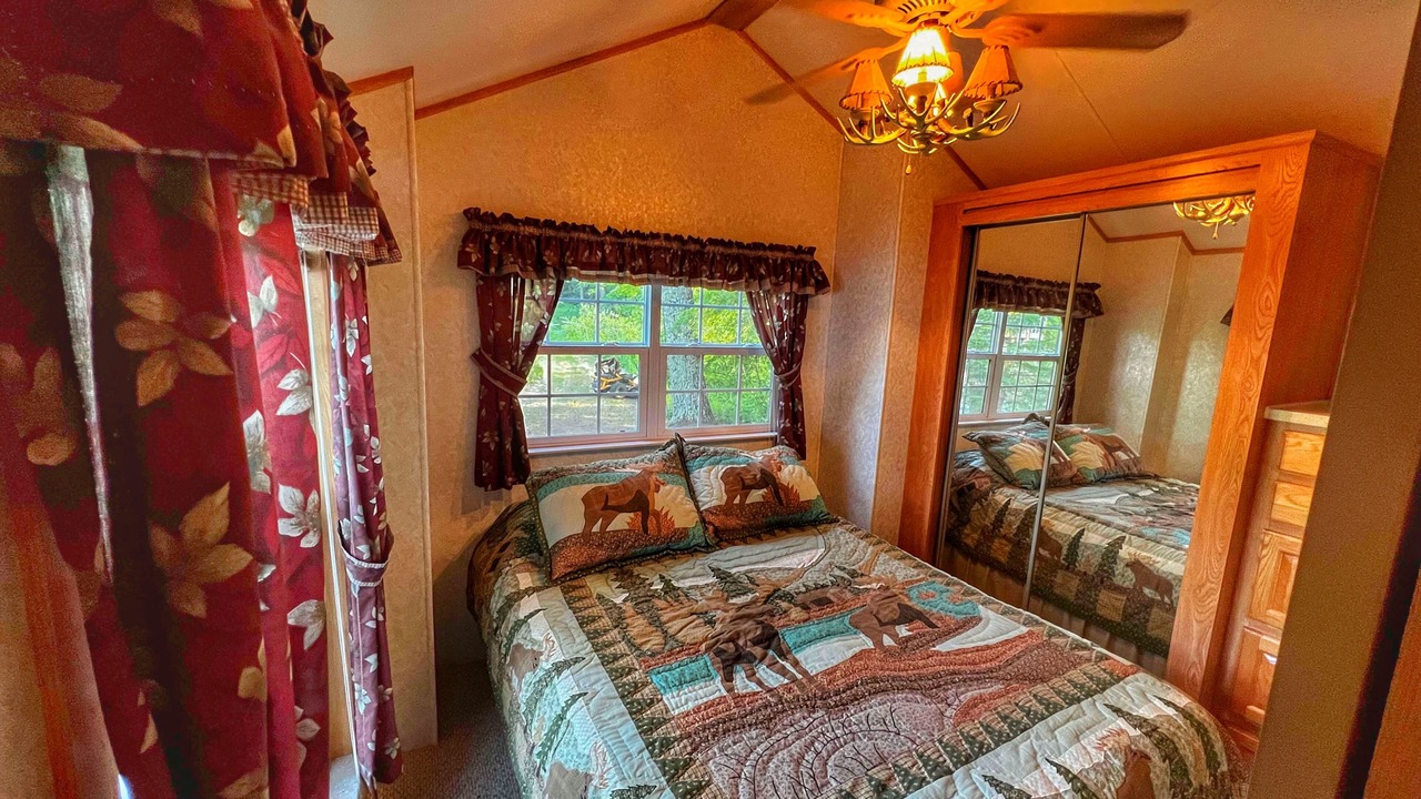 Photo of Bedroom in Chief Lake