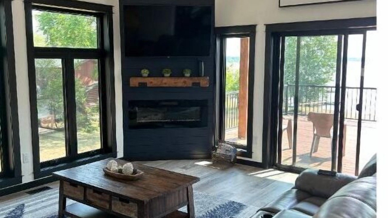 Photo of Livingroom in Shell Lake