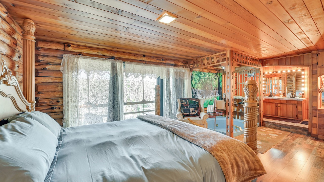 Photo of Bedroom in Long Lake