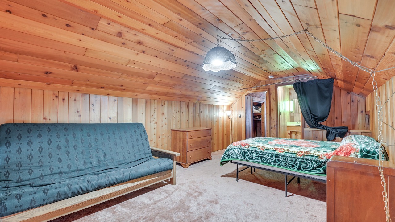 Photo of Bedroom in Long Lake