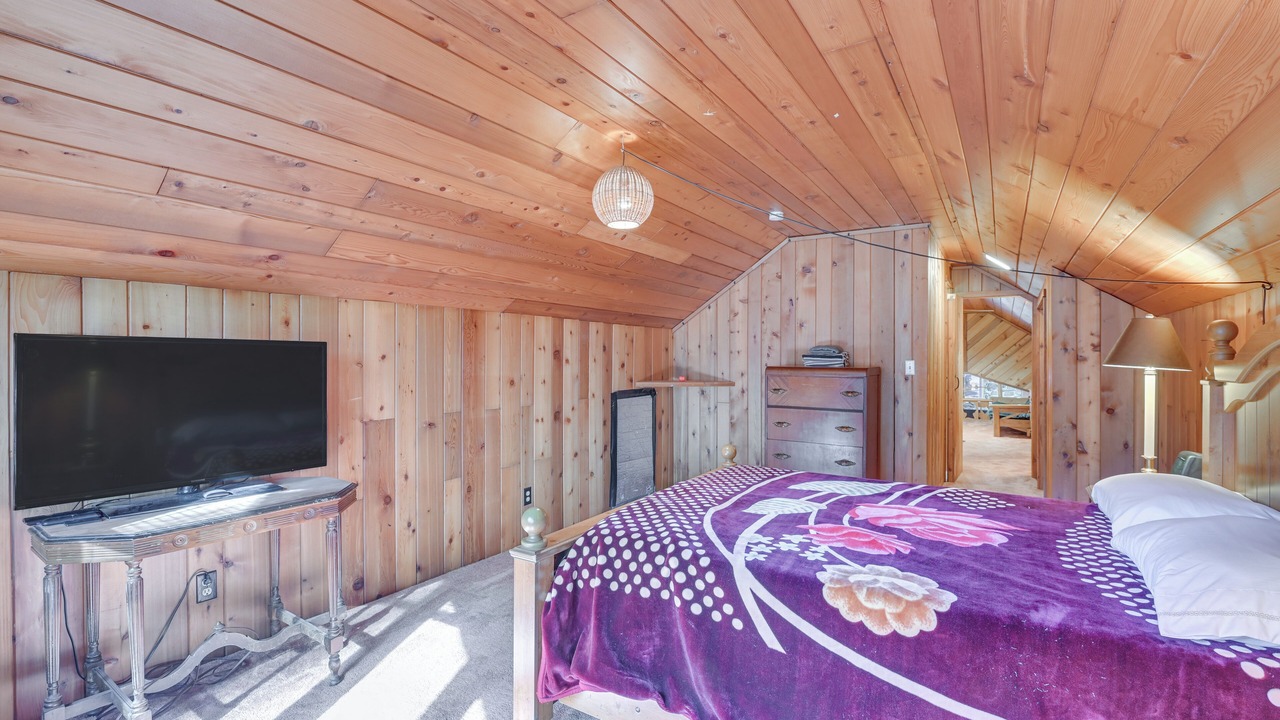 Photo of Bedroom in Long Lake