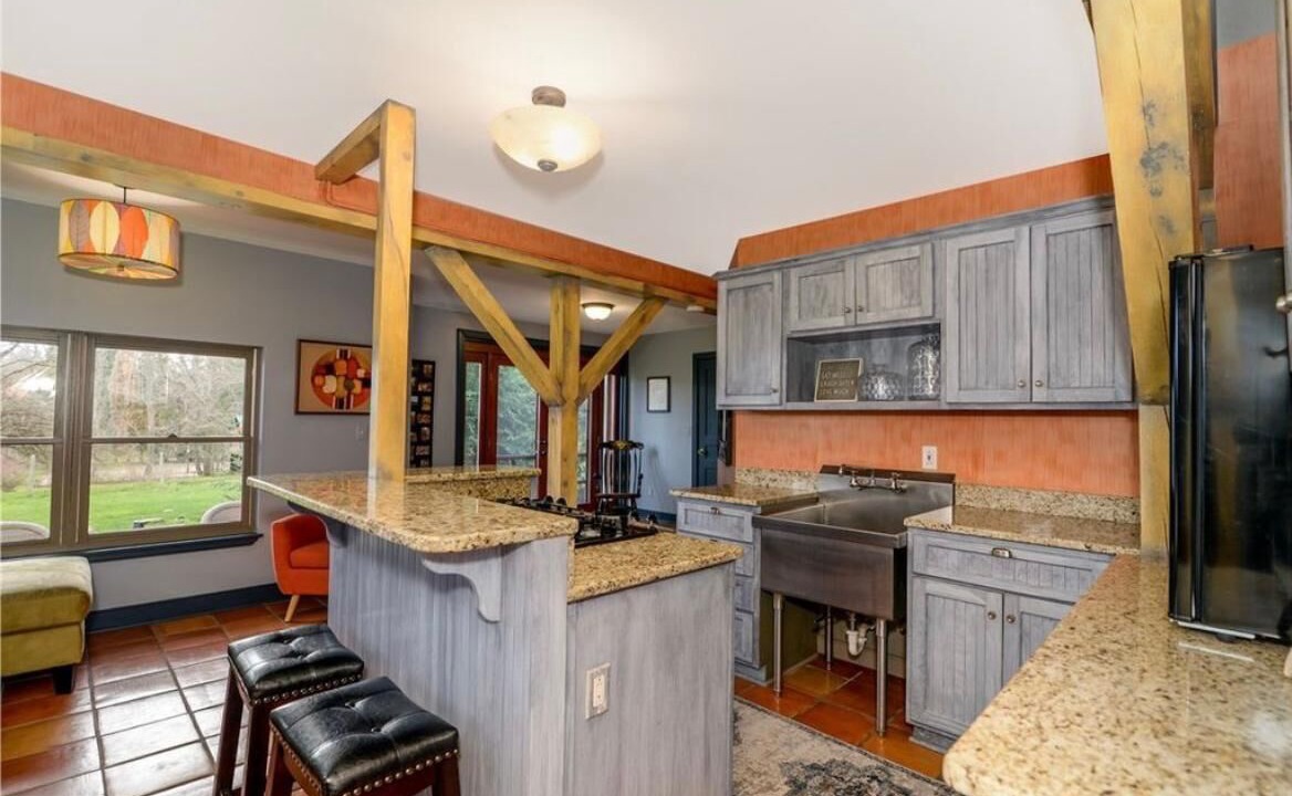 Photo of Kitchen in Peninsula