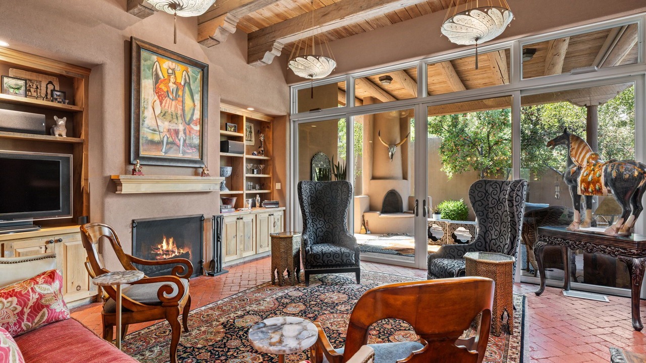 Photo of Livingroom in Historic Eastside