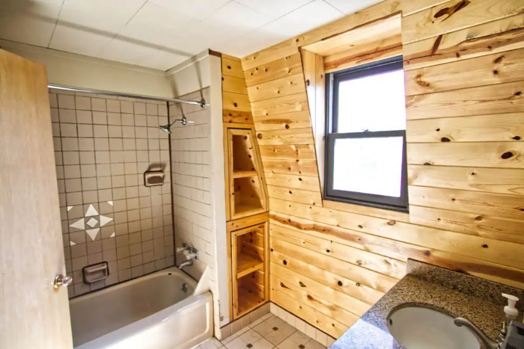 Photo of Bathroom in Mikana