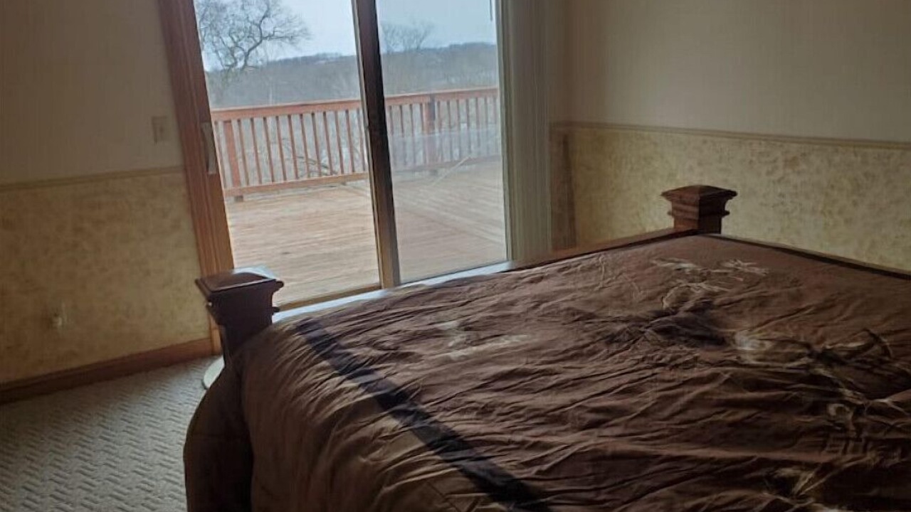 Photo of Bedroom in Crawford County