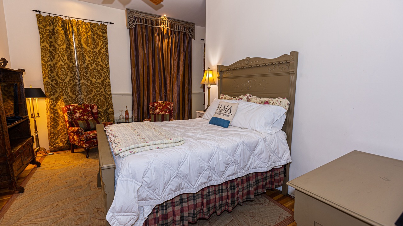 Photo of Bedroom in Alma