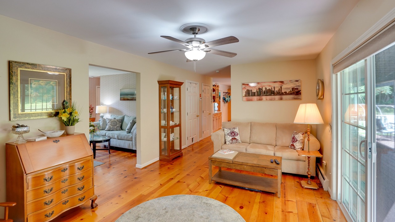 Photo of Livingroom in Pittsfield