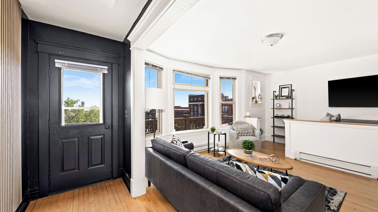 Photo of Livingroom in Central Hillside