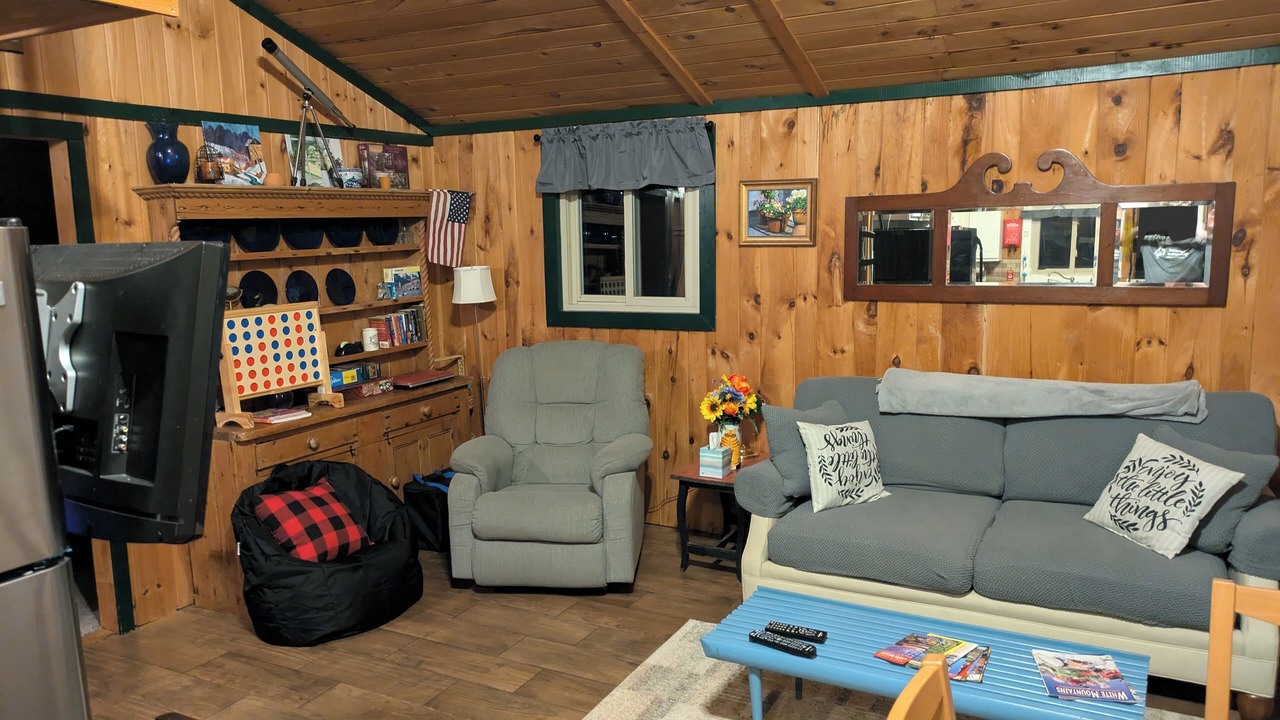 Photo of Livingroom in East Wakefield