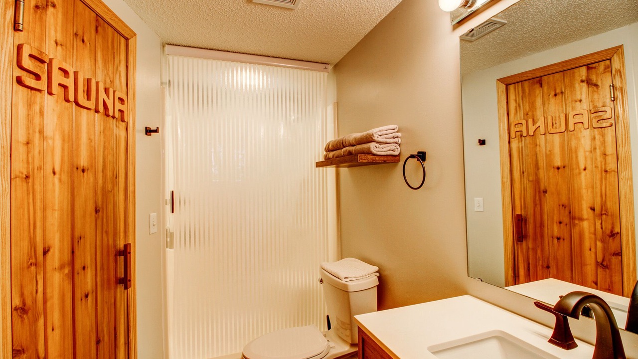 Photo of Bathroom in Lakeview