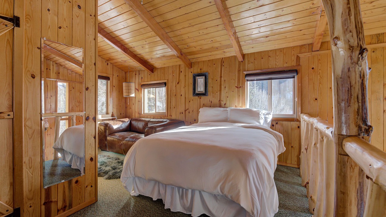 Photo of Bedroom in Red River