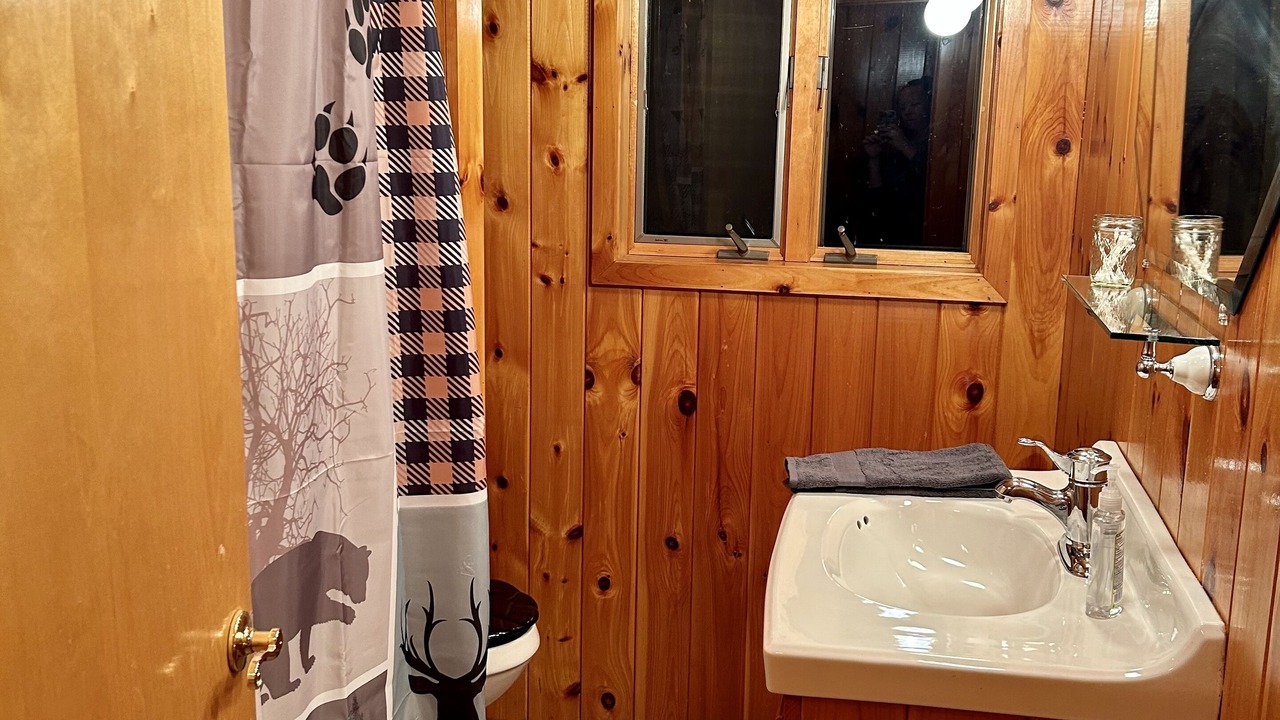 Photo of Bathroom in Errol