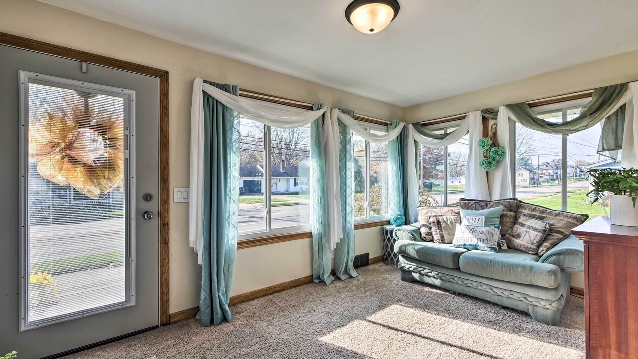 Photo of Livingroom in Massillon