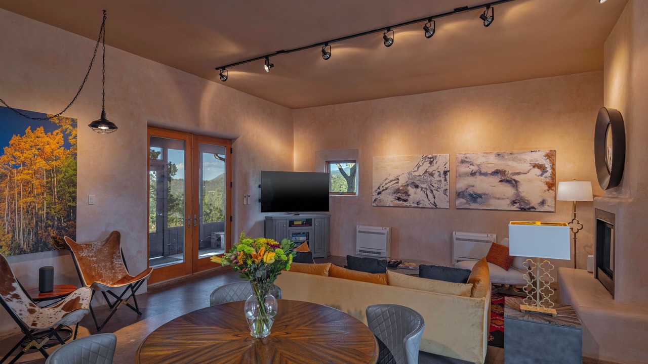 Photo of Livingroom in Historic Eastside