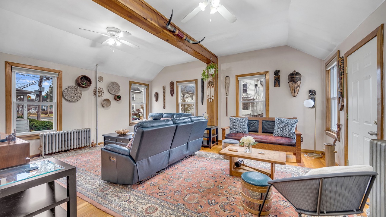 Photo of Livingroom in Wallingford Center