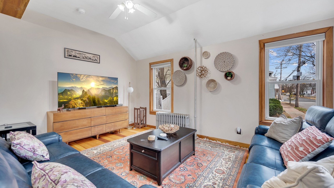 Photo of Livingroom in Wallingford Center