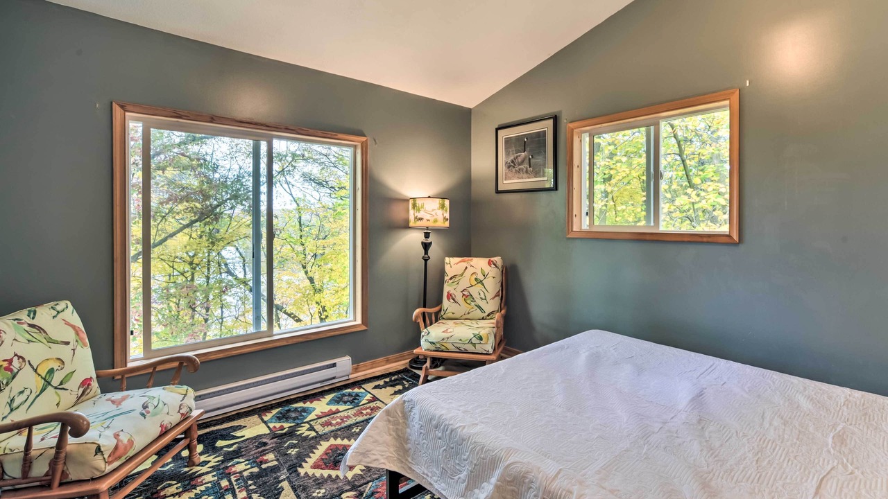 Photo of Bedroom in Dresser